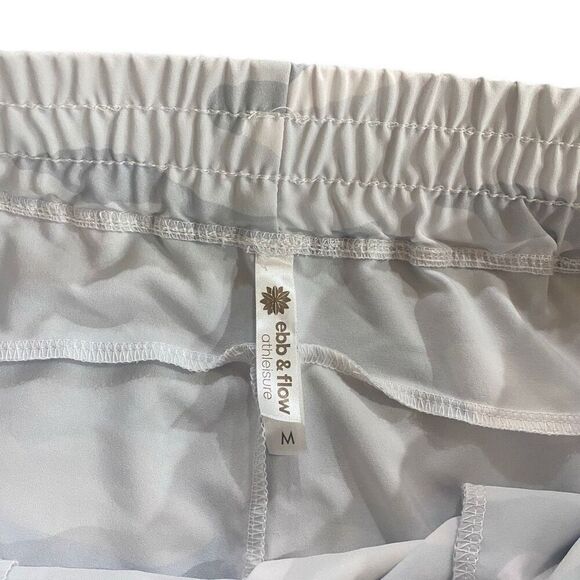Ebb & Flow athleisure NWT medium camo design shorts drawstring - Picture 2 of 4
